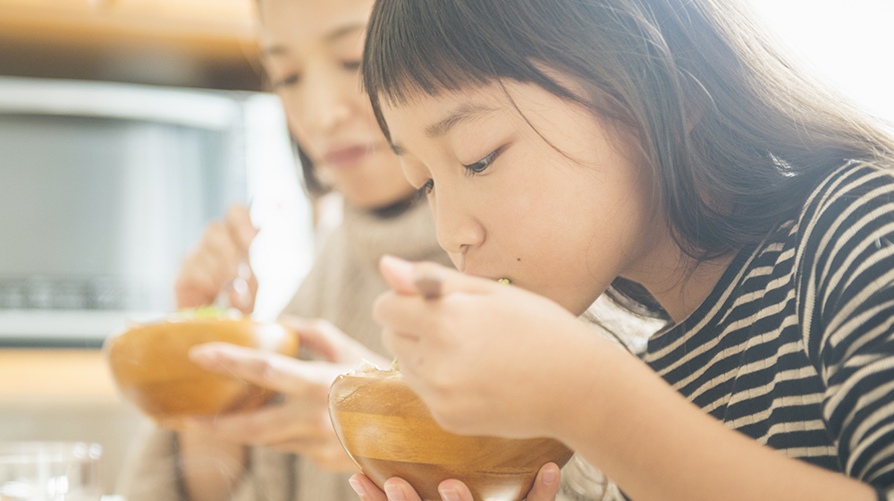 食事・歯磨きの際に取り外せるので衛生的